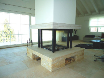 Cheminée de salon 2 faces tunnel avec feu de bois