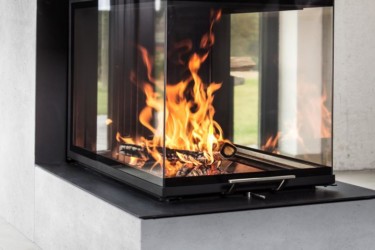 Cheminée de salon 3 faces en U avec feu de bois